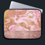 Funda Para Portátil Purpurina de oro rosado y mármol espumoso<br><div class="desc">Purpurina de oro rosa rosa y manga de mármol espumoso. La funda de mármol rosa y dorado es perfecta para el chica que ama el oro rosa y el brillo.</div>