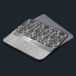 Funda Para Portátil Purpurina del patrón de diamante blanco de damasco<br><div class="desc">Máscaras negras con un patrón de purpurina de diamantes en segundo plano y purpurina de plata en el fondo.</div>