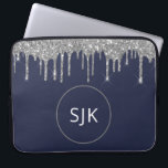 Funda Para Portátil Purpurina desliza a la Marina Plata Azul Girly Mon<br><div class="desc">Purpurina de lujo Silver y Navy Blue Faux y Funda Sparkle Elegant Monogrammed Initials. Este funda se puede personalizar para incluir su nombre inicial y su nombre de pila.</div>