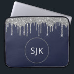 Funda Para Portátil Purpurina desliza a la Marina Plata Azul Girly Mon<br><div class="desc">Purpurina de lujo Silver y Navy Blue Faux y Funda Sparkle Elegant Monogrammed Initials. Este funda se puede personalizar para incluir su nombre inicial y su nombre de pila.</div>