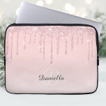 Funda Para Portátil Purpurina rosa Sparkle Monograma<br><div class="desc">color rosa bonito,  decorado con diseño de goteo purpurina brillante y monograma. Personalice y agregue su nombre en un guión de estilo con letras a mano. Perfecto para la escuela o la oficina. ¡Hace un gran regalo!</div>