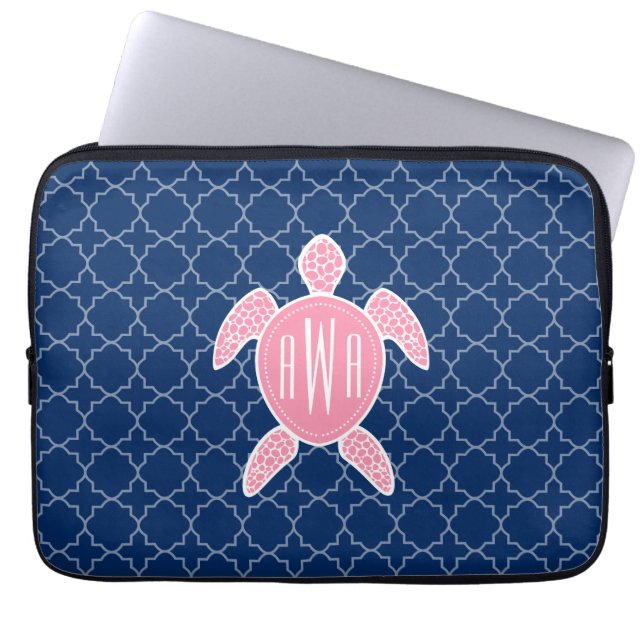 Funda Para Portátil Quatrefoil azul de tortuga marina rosa monogramada (Frente)