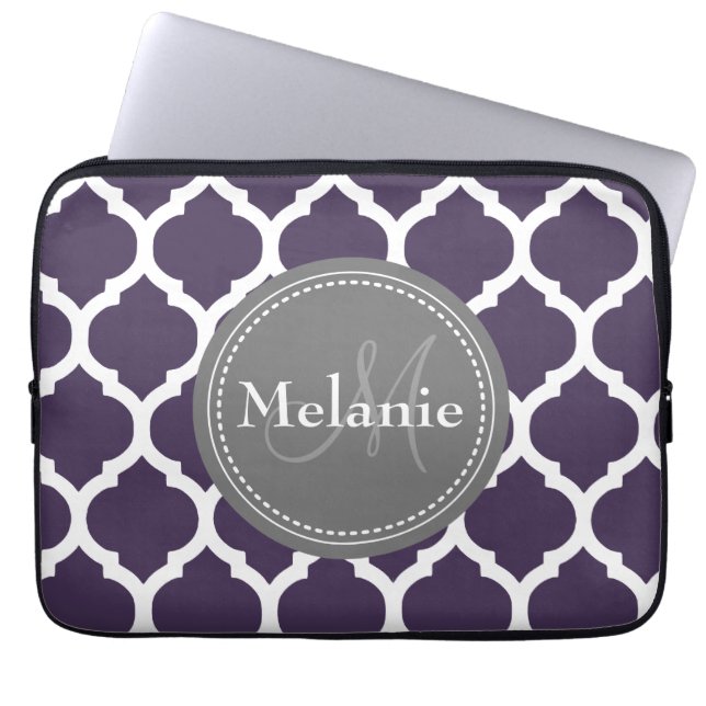 Funda Para Portátil Quatrefoil morado y gris monogramado (Frente)