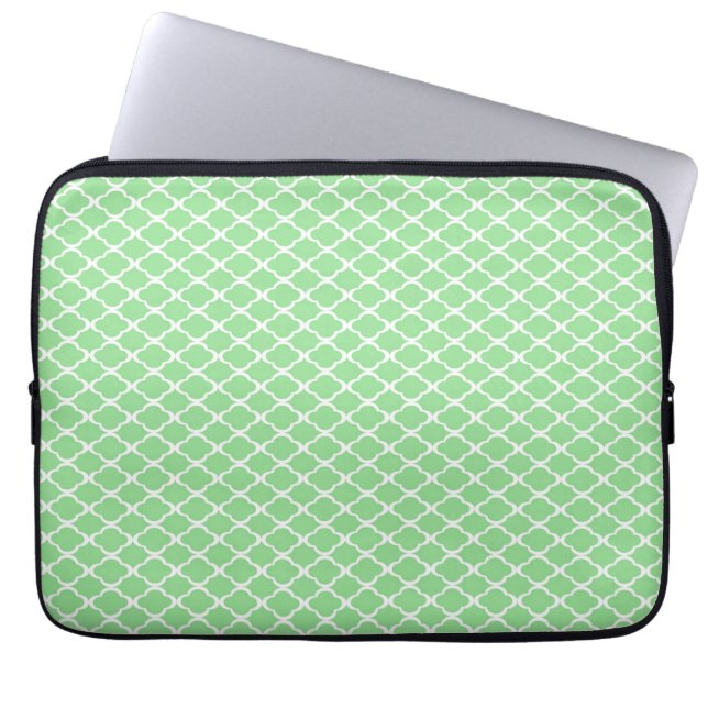Funda Para Portátil Quatrefoil verde en colores pastel (Frente)