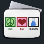 Funda Para Portátil Química del amor de la paz<br><div class="desc">Un signo de la paz,  corazón,  y un cubilete de la química usado en un experimento de la ciencia usado por los científicos.</div>