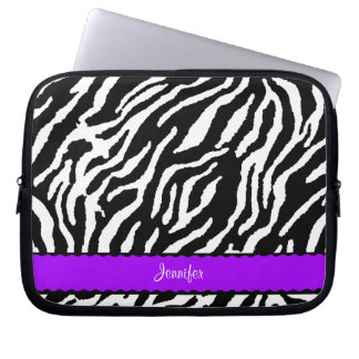 Funda Para Portátil Raya púrpura con el modelo blanco y negro de la