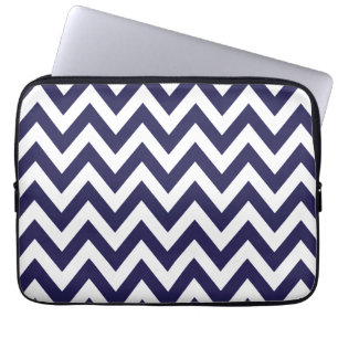 Funda Para Portátil Rayas de Chevron de los azules marinos