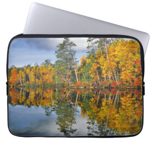 Funda Para Portátil Reflejos de estanque en otoño, Maine