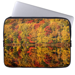 Funda Para Portátil Reflexión de otoño en Russell Pond New Hampshire