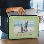 Funda Para Portátil Regalo del Día de las Madres por el Texto de la Fo<br><div class="desc">Personalice su funda portátil con el diseño "Moda de texto fotográfico personalizado"! Se puede personalizar con tu foto y texto favoritos. Proteja su portátil con estilo con esta manga única y única que refleja su personalidad y estilo. Ya sea que quiera añadir una foto de sus seres queridos, de su...</div>