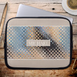 Funda Para Portátil Resumen Art Glass Dots Tech Design Portátil Sleeve<br><div class="desc">Una moderna funda portátil de diseño con un patrón de puntos de cristal de arte abstracto en azul,  gris y beige. El área de bronceado superior e inferior es opcional,  así como el fondo de texto y texto.</div>