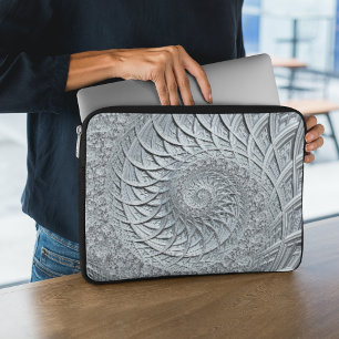 Funda Para Portátil Resumen Fractal de espiral gris claro monocromo
