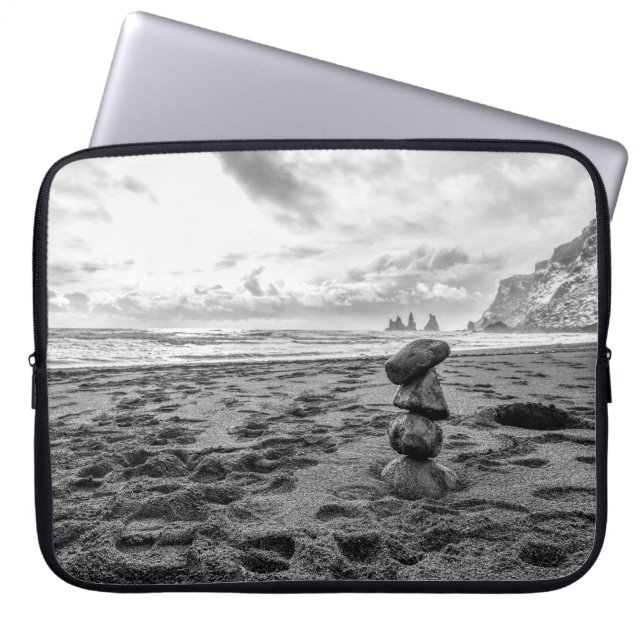 Funda Para Portátil Reynisfjara Beach Cairn (Frente)