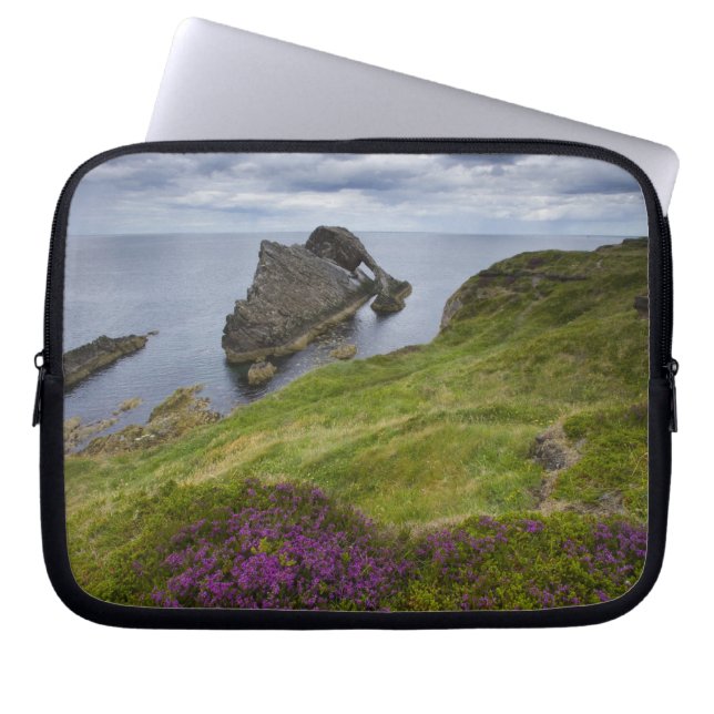 Funda Para Portátil Roca del violín del arco, Portknockie, Escocia (Frente)