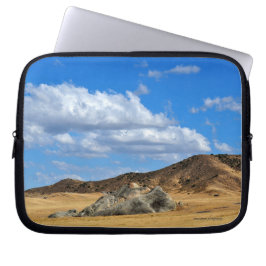 Funda Para Portátil Rock pintado en la llanura