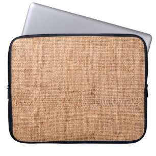 Funda Para Portátil Ropa marrón sobre una sábana blanca. Retroceso a