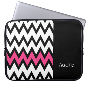 Funda Para Portátil Rosa de Chevron blanco y negro de moda con nombre