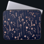 Funda Para Portátil Rosa de mano oro lindo secos flores prensadas<br><div class="desc">Rosa dibujado mano oro lindo flores secas prensadas ilustracion azul marino</div>