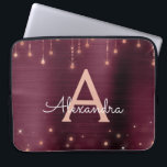 Funda Para Portátil Rosa Gold Burgundy String Luces Sparkle Monograma<br><div class="desc">Oro rosa rosa y burdeos de Borgoña Relieve metalizado y luces de cuerda Sparkle Elegant Monograma Funda. Este funda se puede personalizar para incluir su nombre inicial y su nombre de pila.</div>