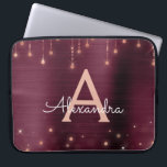 Funda Para Portátil Rosa Gold Burgundy String Luces Sparkle Monograma<br><div class="desc">Oro rosa rosa y burdeos de Borgoña Relieve metalizado y luces de cuerda Sparkle Elegant Monograma Funda. Este funda se puede personalizar para incluir su nombre inicial y su nombre de pila.</div>