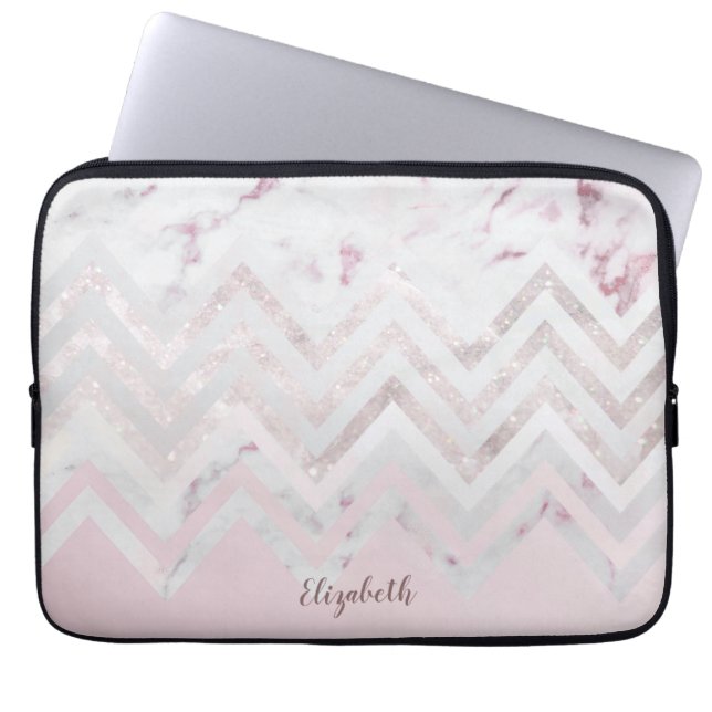 Funda Para Portátil Rosa purpurina de oro chevron monograma de mármol  (Frente)