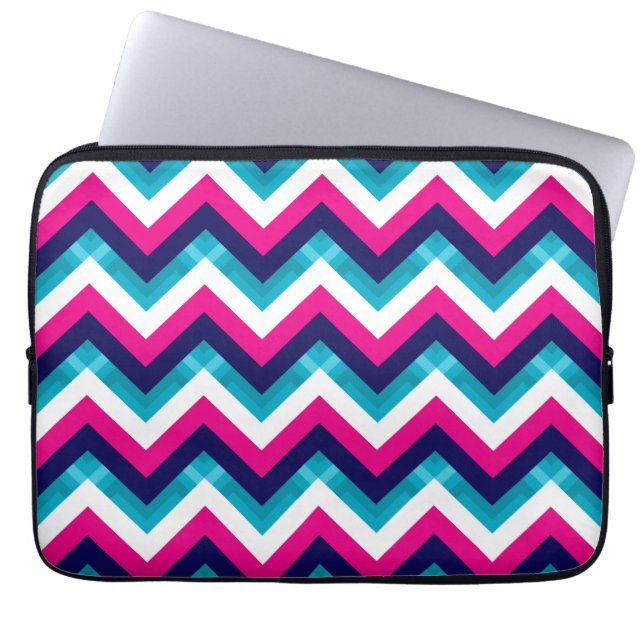 Funda Para Portátil Rosa y modelo geométrico azul de Chevron (Frente)