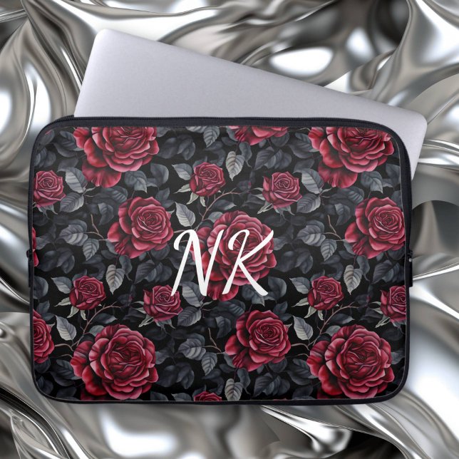 Funda Para Portátil Rosas de Borgoña con fondo negro monogramado (Subido por el creador)