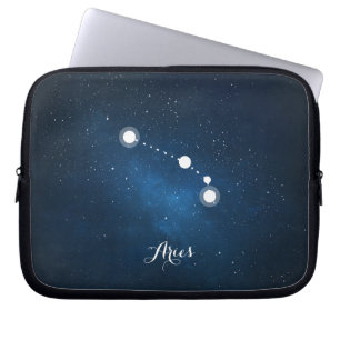 Funda Para Portátil Rótulo azul del zodiaco del aries de la nebulosa