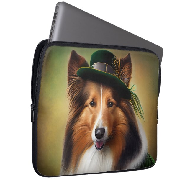 Funda Para Portátil Rough Collie Dog in St. Patrick's Day Vress (Anverso derecho)