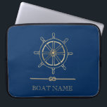 Funda Para Portátil Rueda Nautical Gold Boat,Azul marino<br><div class="desc">Esta imagen muestra una rueda de barco dorado,  sobre un fondo azul marino.</div>