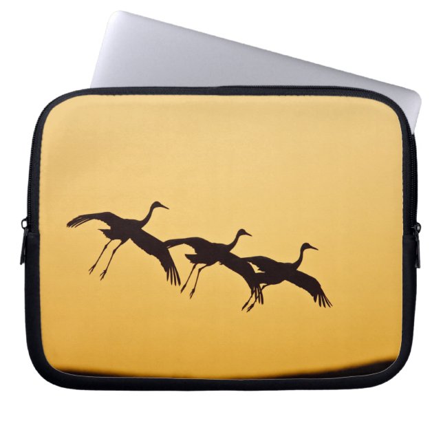 Funda Para Portátil Sandhill Crane aterrizando al atardecer (Frente)