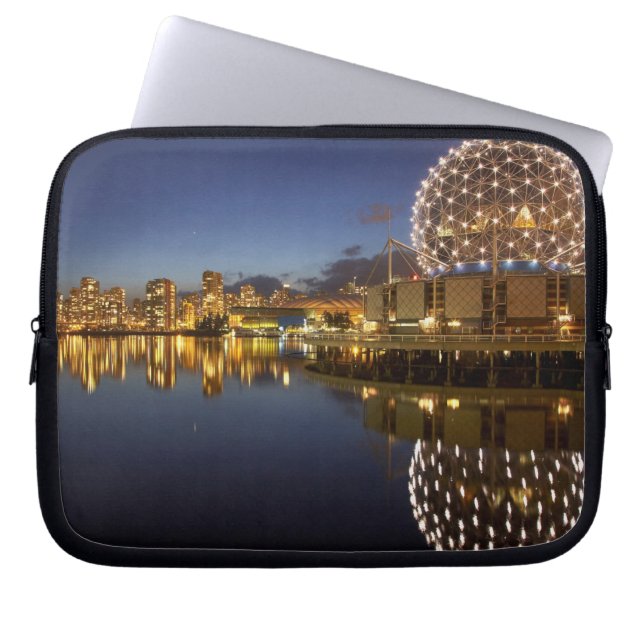 Funda Para Portátil Science World y CBD reflejados en False Creek, (Frente)