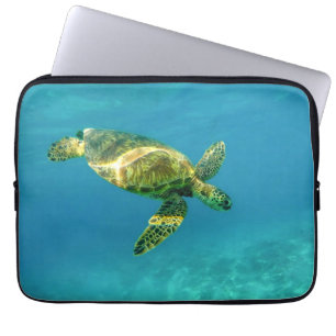 Funda Para Portátil Sea Turtle swimming in turquoise ocean water