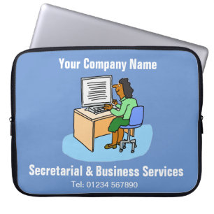 Funda Para Portátil Secretaria asiática en una computadora de oficina.