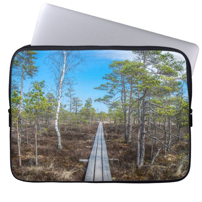 Funda Para Portátil Sendero de madera sobre pantano (Frente)