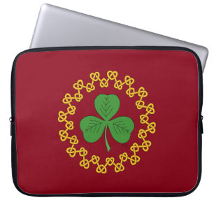 Funda Para Portátil Shamrock y Knotwork en rojo