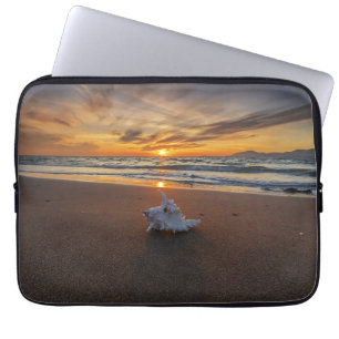 Funda Para Portátil Shell en la playa en la isla de la puesta del sol