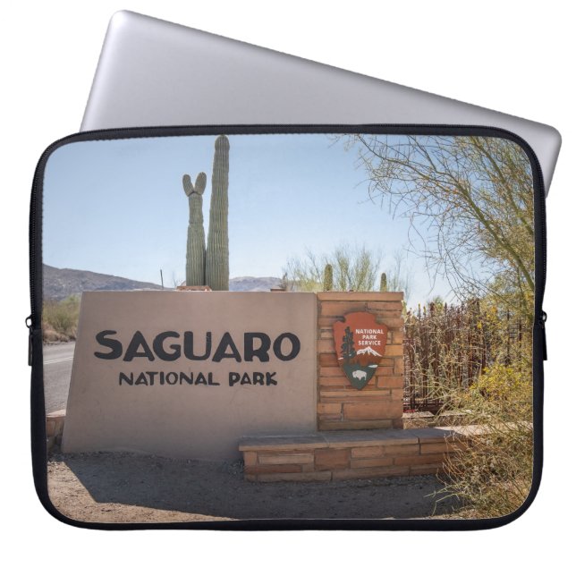 Funda Para Portátil Signo de bienvenida del parque nacional de Saguaro (Frente)