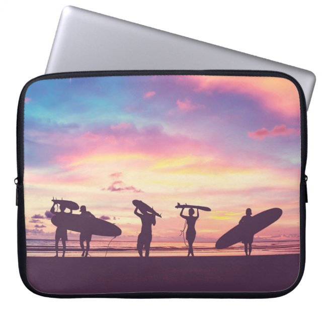 Funda Para Portátil Silueta de los surfistas llevando su surf (Frente)