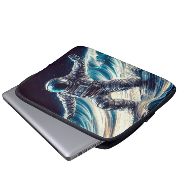 FUNDA PARA PORTÁTIL SILVER ASTRONAUT SURFING THE VAULT CELESTIAL (Inferior anverso)