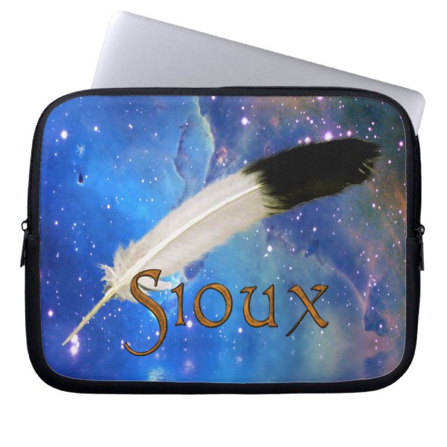 Funda Para Portátil SIOUX Nation & Feather Space Laptop Sleeve (Frente)