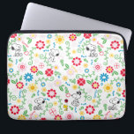 Funda Para Portátil Snoopy So Sweet Flower Pattern<br><div class="desc">Echa un vistazo a este diseño super lindo con Snoopy en un brillante y floral patrón de jardín.</div>
