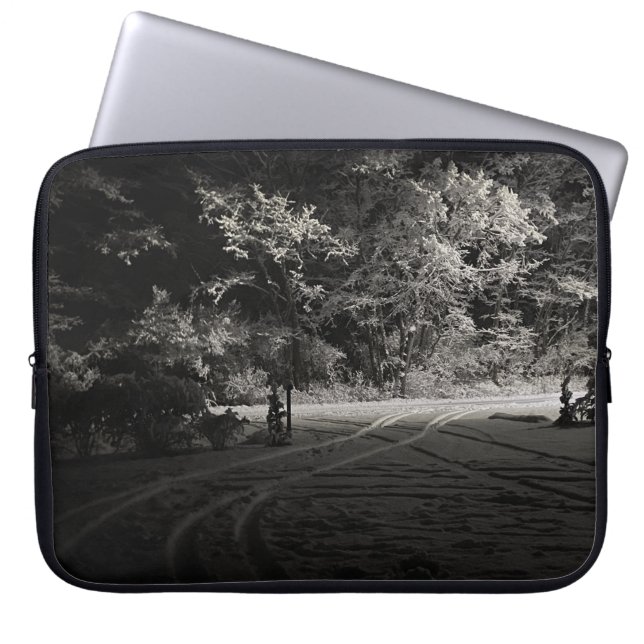Funda Para Portátil Snowy Forest at Night (Frente)