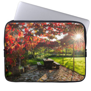 Funda Para Portátil Sol a través de hojas de otoño, Croacia