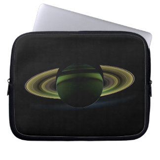 Funda Para Portátil Sol brillando detrás del planeta Saturno inclinánd