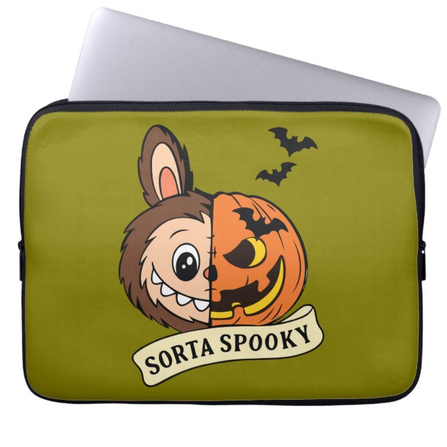 Funda Para Portátil Sorta Spooky Halloween Cute Labubu (Frente)