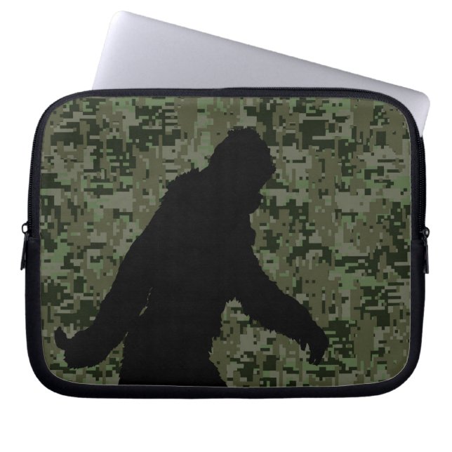 Funda Para Portátil Squatchin por en camuflaje digital de olivos (Frente)
