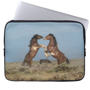 Funda Para Portátil Stalliones de caballos salvajes luchando