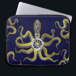 Funda Para Portátil Steampunk adapta el pulpo Kraken<br><div class="desc">Este monstruo de mar tentacled del steampunk tiene ocho alambre-como accesorios del oro, un engranaje de plata central y el un montón de engranajes y de pernos que componen su cabeza, ojos y ventosas. Es un pulpo del robot/kraken, un monstruo metalizado de la máquina para cualquier persona que tenga gusto...</div>