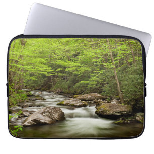 Funda Para Portátil Straight Fork Fluye a Través del Bosque